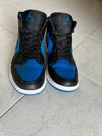 Jordan 1 mid Black Blu