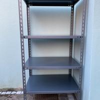 Scaffalatura robusta in metallo