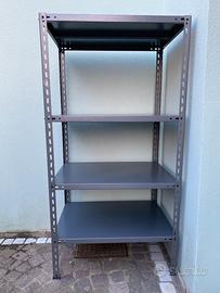 Scaffalatura robusta in metallo