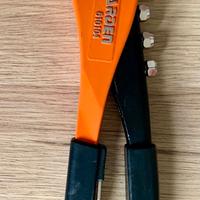 Pinza rivettatrice manuale