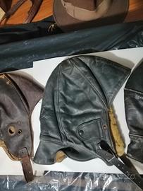 copricapi storici in pelle