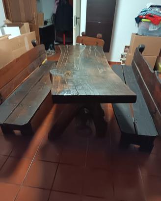 TAVOLO CON PANCHE IN LEGNO