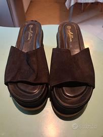 Sandali con plateau in pelle scamosciata nera Meli