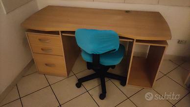 scrivania con sedia 