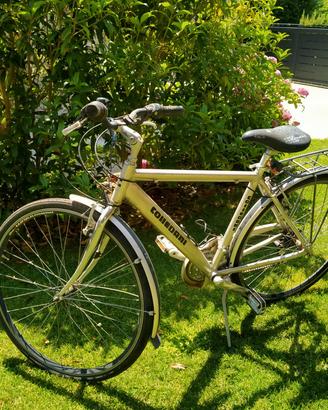 Bici da uomo telaio acciaio lucido artigianale.
