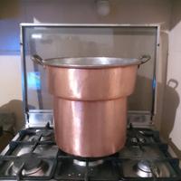 Pentolone in rame con suo coperchio 