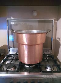 Pentolone in rame con suo coperchio 