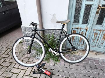 bicicletta a scatto fisso (fixie)