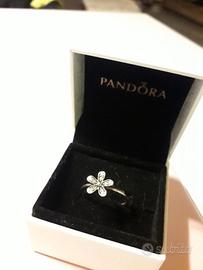 Anello fiore zirconia Pandora