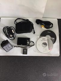 Nikon Coolpix S3000 con accessori