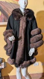 Poncho o mantella in pelliccia