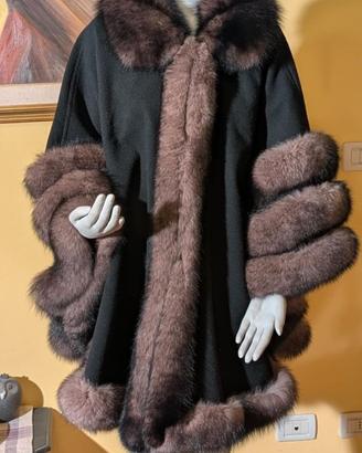Poncho o mantella in pelliccia