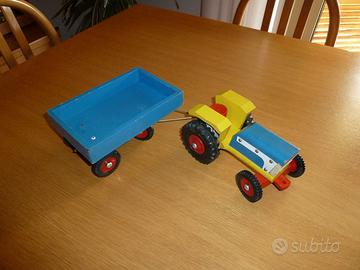 Trattore giocattolo anni 70 in legno