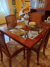 Tavolo e sedie in legno massello e vetro cristallo