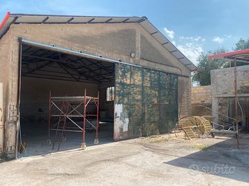 Capannone commerciale o industriale
