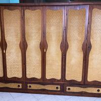 Armadio vintage in legno