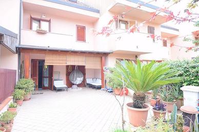 Villetta a schiera di 160 m² con 4 locali e box au