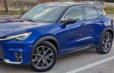 Lexus LBX Cool + Tech Pack Plus – pari al nuovo