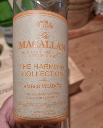 Bottiglia vuota di Macallan con astuccio