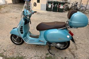 Vespa 300 70th