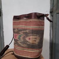 Borsa a sacco in cuoio e tela, stile etnico