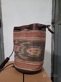 Borsa a sacco in cuoio e tela, stile etnico