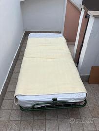 Letto pieghevole con ruote per spostamento