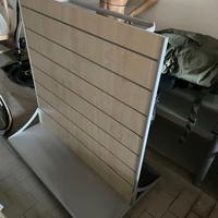 Gondola attrezzata con doghe - Arredamento Negozio