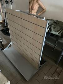 Gondola attrezzata con doghe - Arredamento Negozio