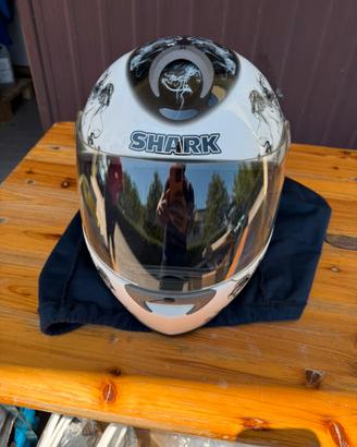 Casco Shark