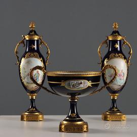 Trittico di Vasi in Porcellana e Bronzo Dorato