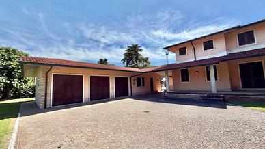 Villa di 420 m² con più di 5 locali e box auto dop
