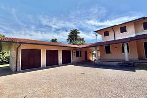 Villa di 420 m² con più di 5 locali e box auto dop