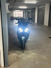 Scooter Xmax tec max 300