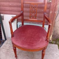 poltrona scrivania e scultura 