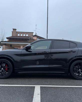 stelvio VELOCE 4x4 UNICOPROPIETARIO -Km originali