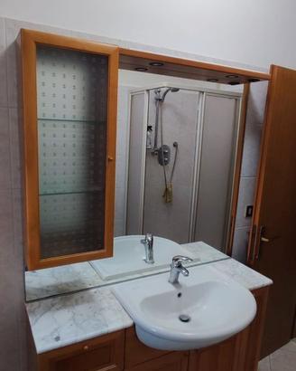 Mobiletto bagno e attaccapanni
