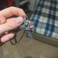 Collana croce con serpente uomo