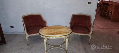 tavolo e sedie antiche 