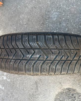 4+1 gomme invernali Pirelli 175/60 R15 81T M+S