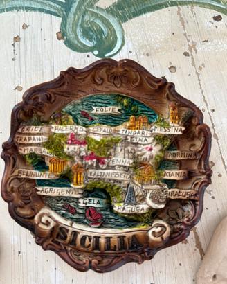 Piatto decorativo, raffigurante la Sicilia