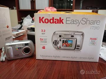 macchina fotografica digitale e stampante per foto