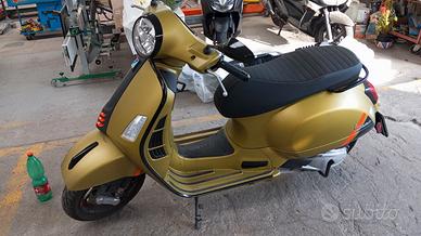 Piaggio Vespa 300 GTS - 2023