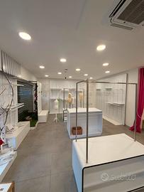Arredo negozio completo
