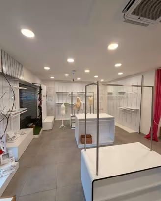 Arredo negozio completo