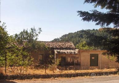 Villa + terreno da ristrutturare S.stefano Q.(Ag)