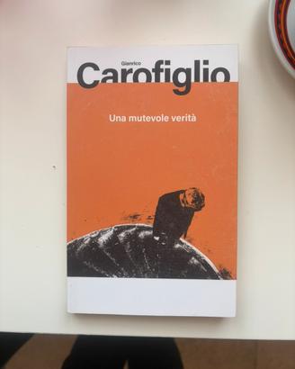 Libro “Una mutevole verità” - Gianrico Carofiglio