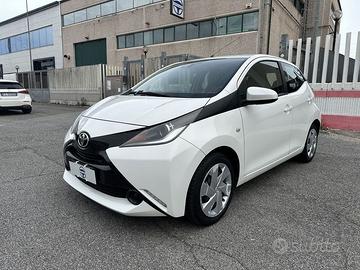 Toyota Aygo 1.0 VVT-i x-cool 5p. 69cv