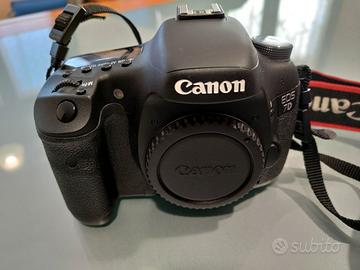 Fotocamera reflex Canon EOS 7D con accessori