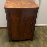 Mobile con macchina da cucire